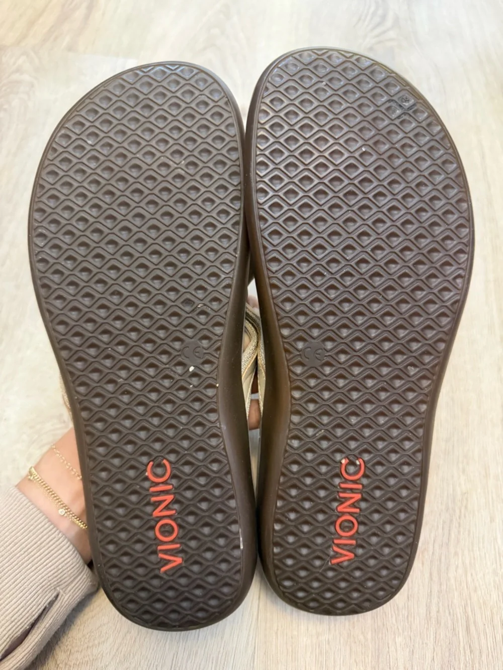 VIONIC Tide ll Gold Metallic Sandals